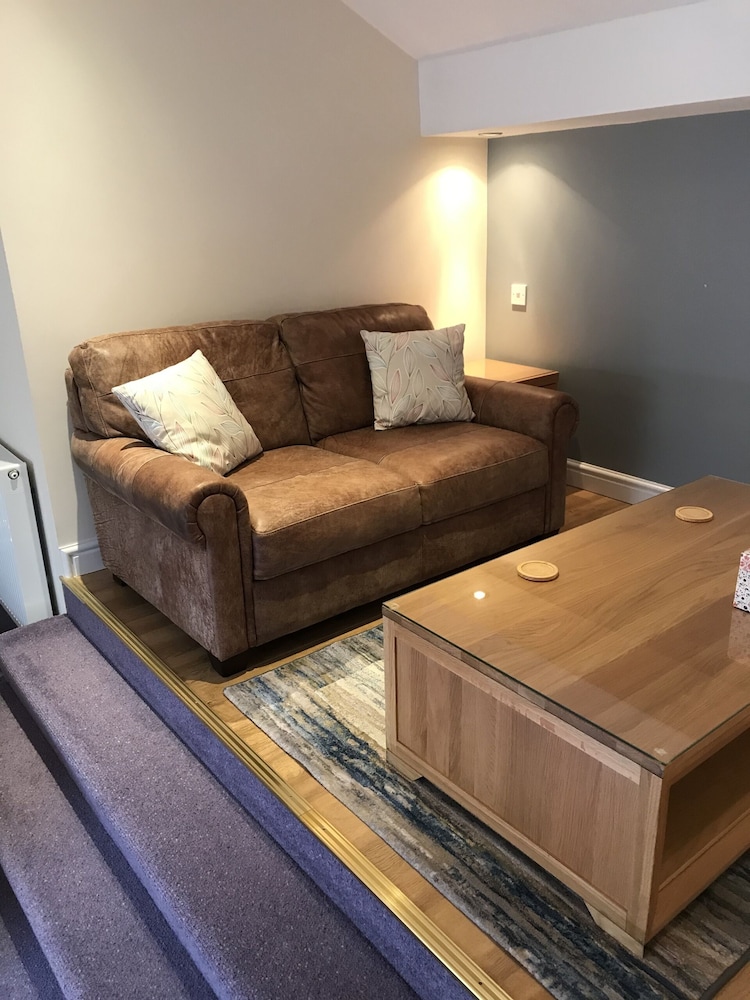 Bowden Lodge Hotel 32/50