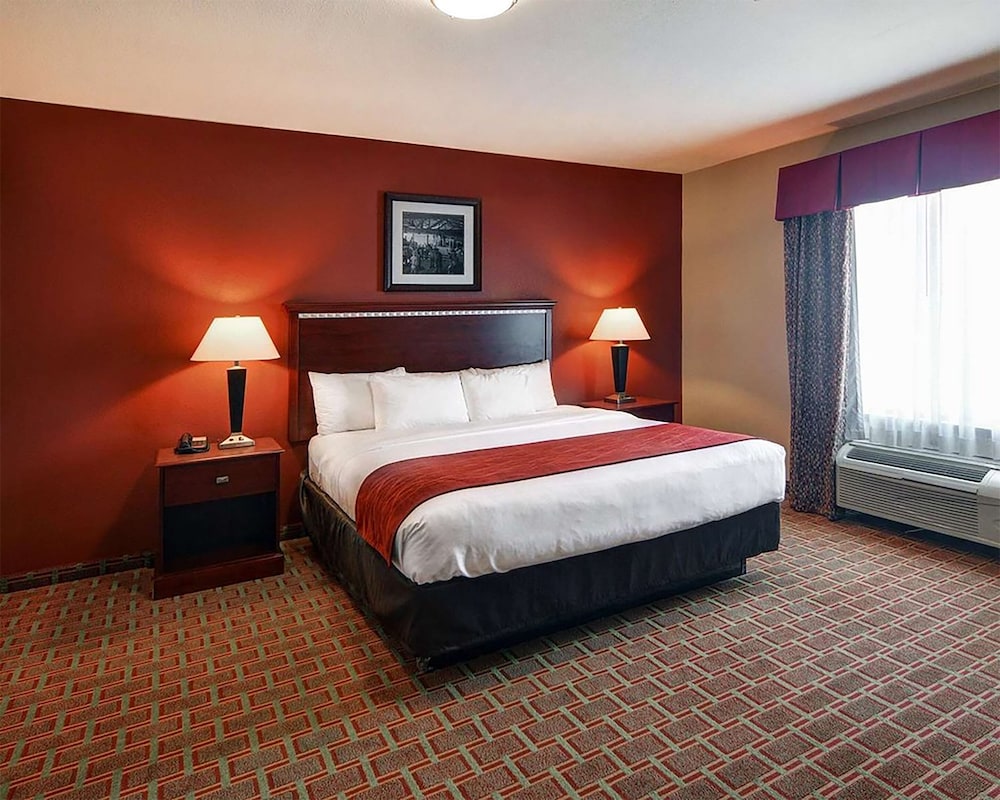 Comfort Suites At Lake Worth 16/47