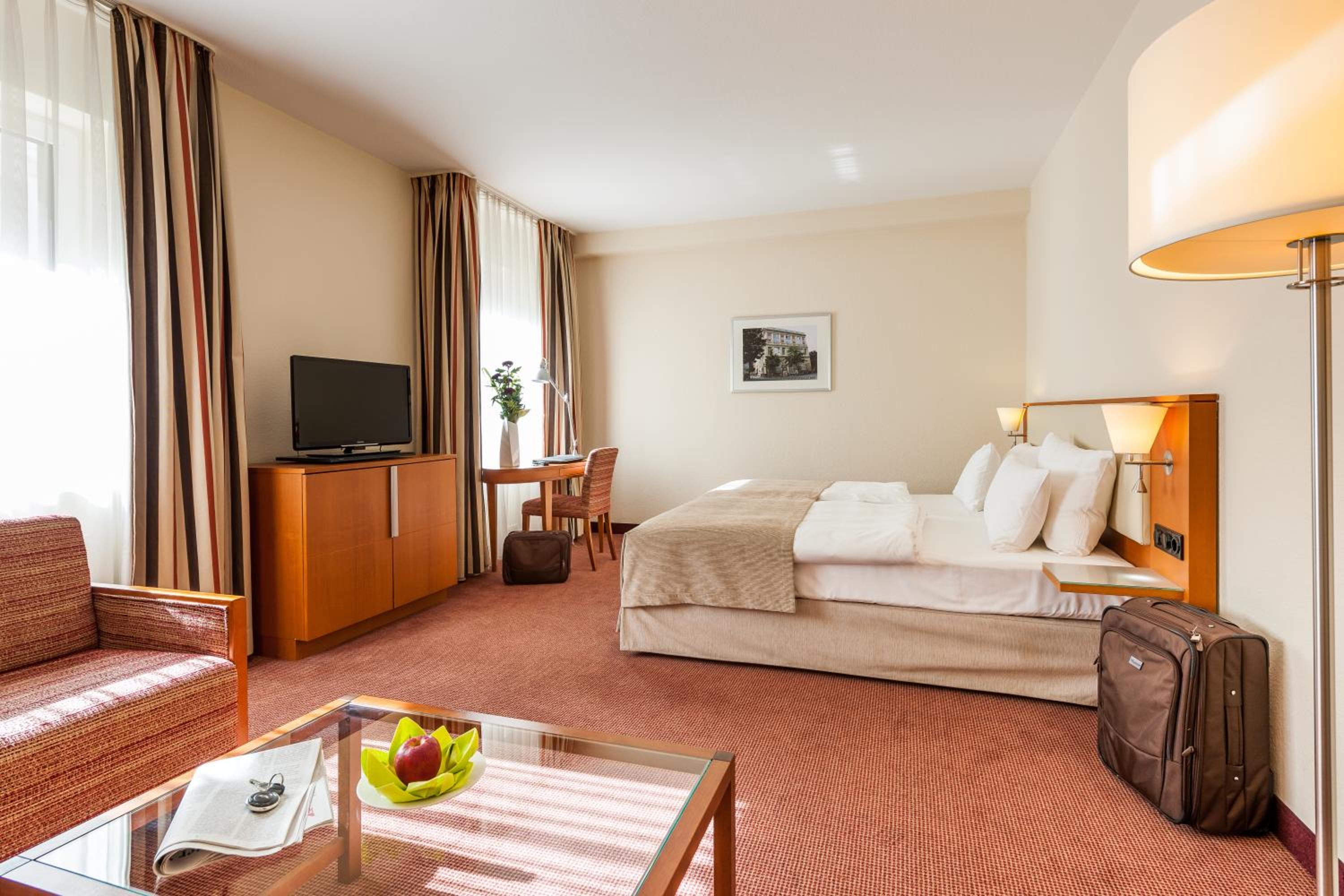 غرفة بريفيليج بسرير كوين، Mercure Hotel Dusseldorf City Center 2/5