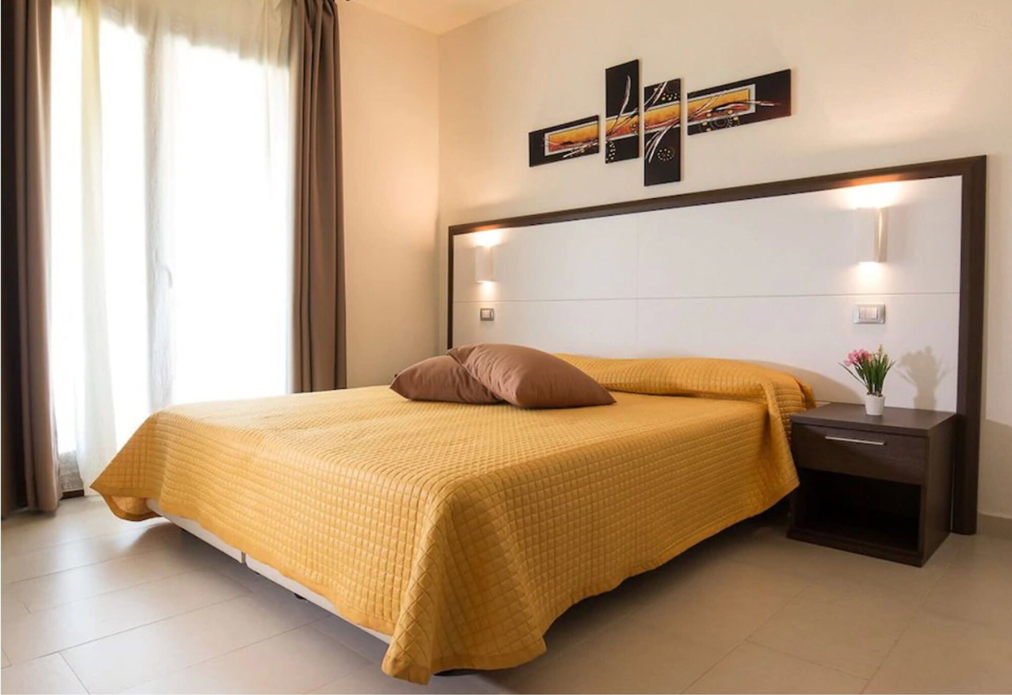 SUPERIOR, DOUBLE OR TWIN BED