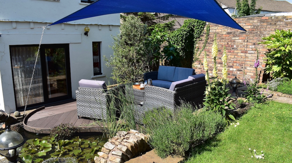Armidale Cottages Bed & Breakfast 26/28