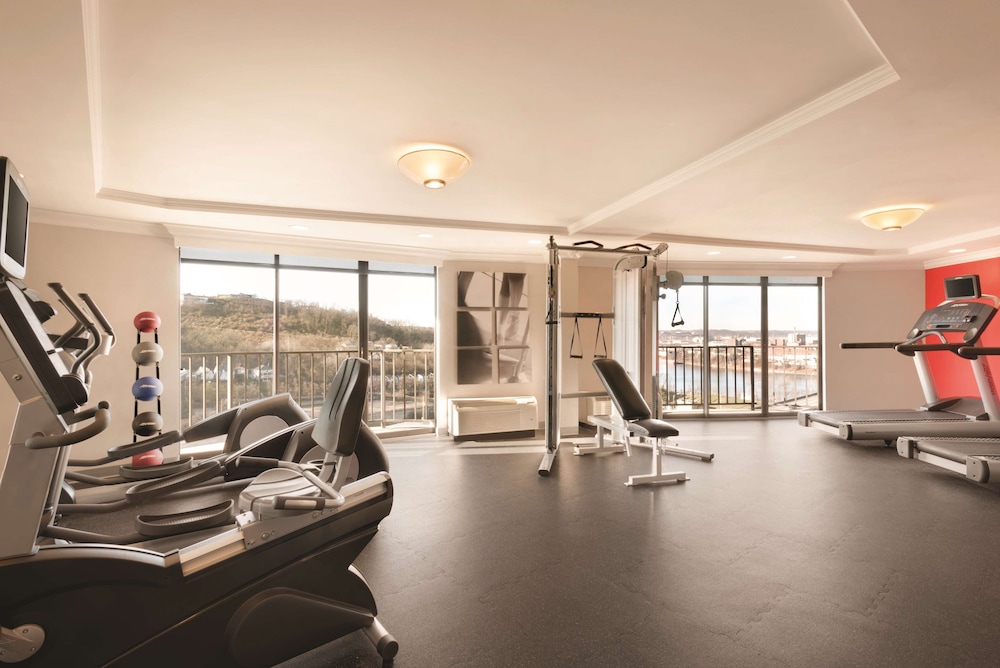 Radisson Hotel Cincinnati Riverfront 18/60