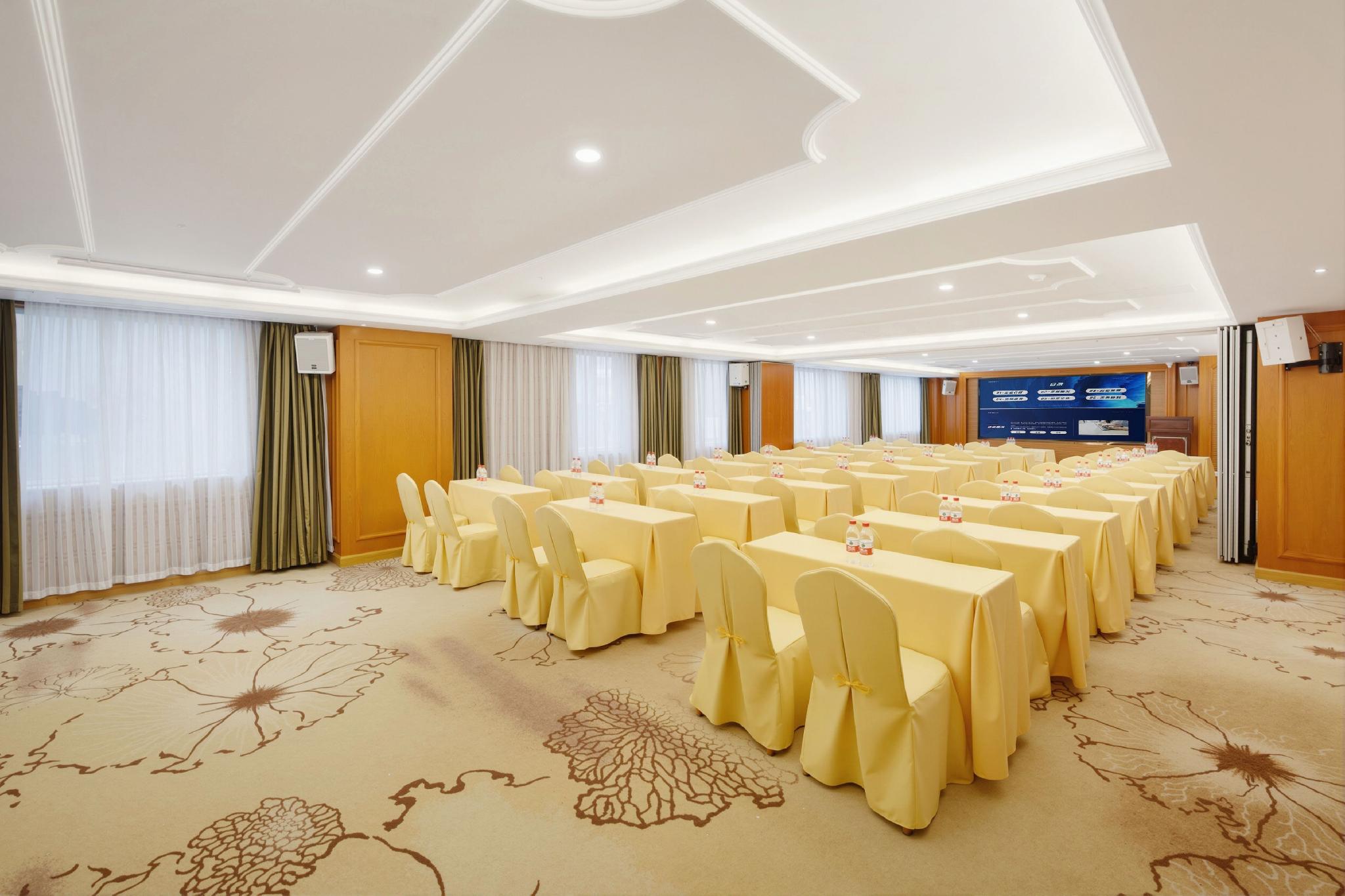 Outsky Hotel 49/50