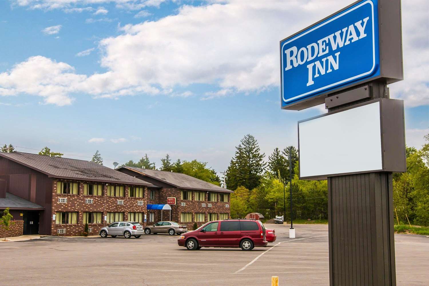 Rodeway Inn Muskegon Airport MI 30/33