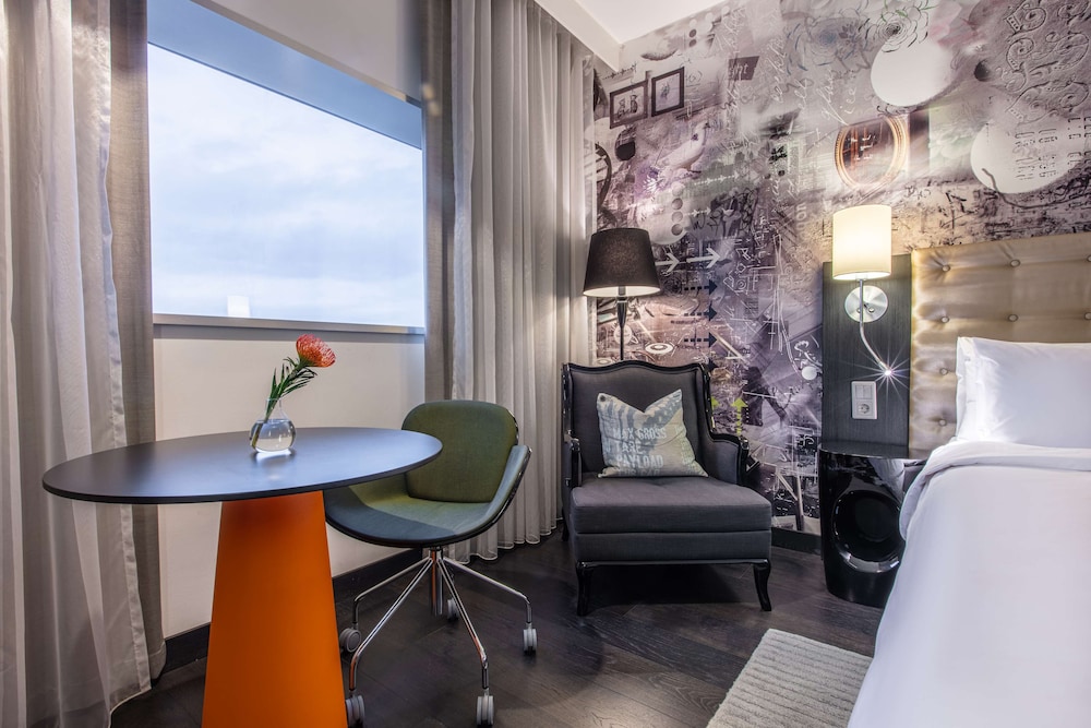 Radisson Blu Riverside Hotel 66/80
