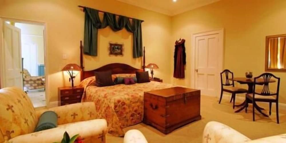 Pontac Manor Hotel 12/28