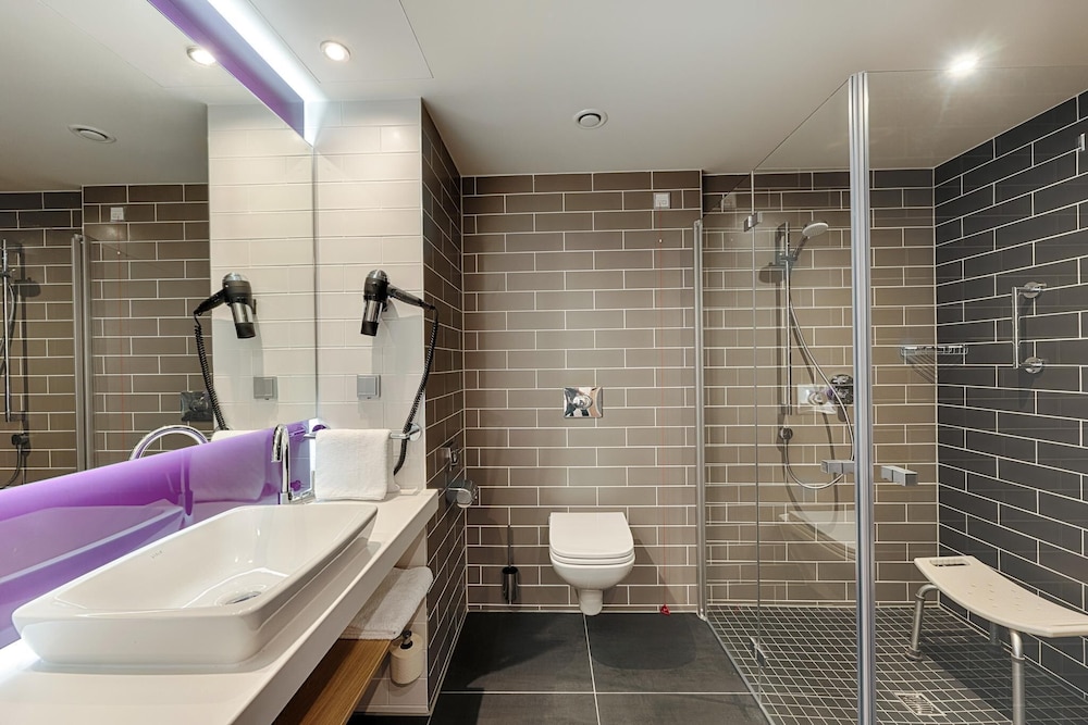 Premier Inn Frankfurt Westend Hotel 43/44