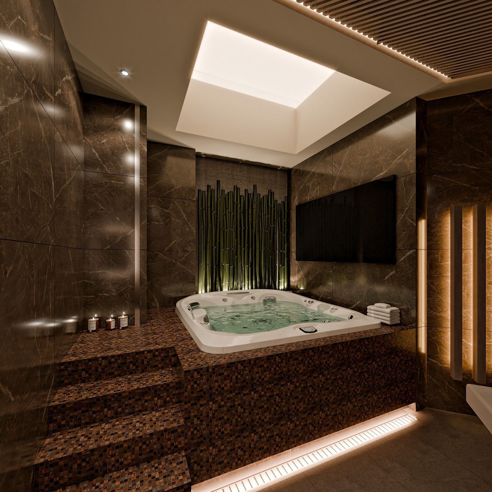 Grand Cevahir Hotel and Convention Center 24/50