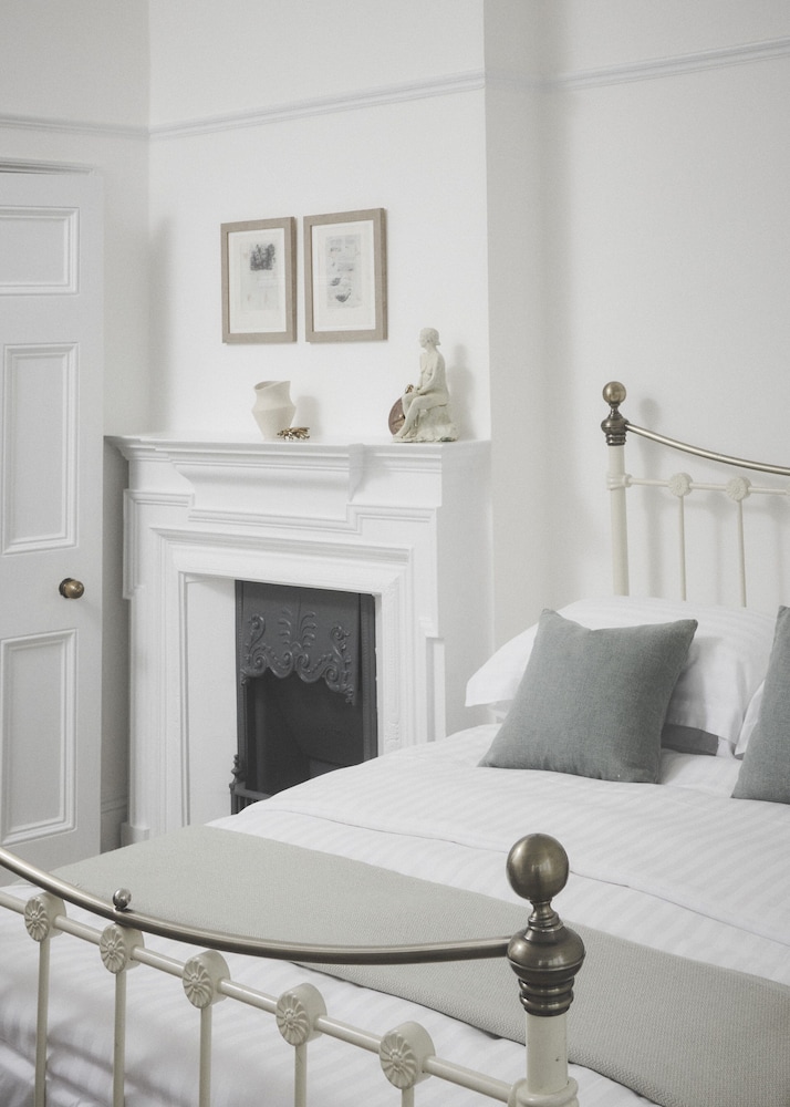 Room, Double Bed, Small