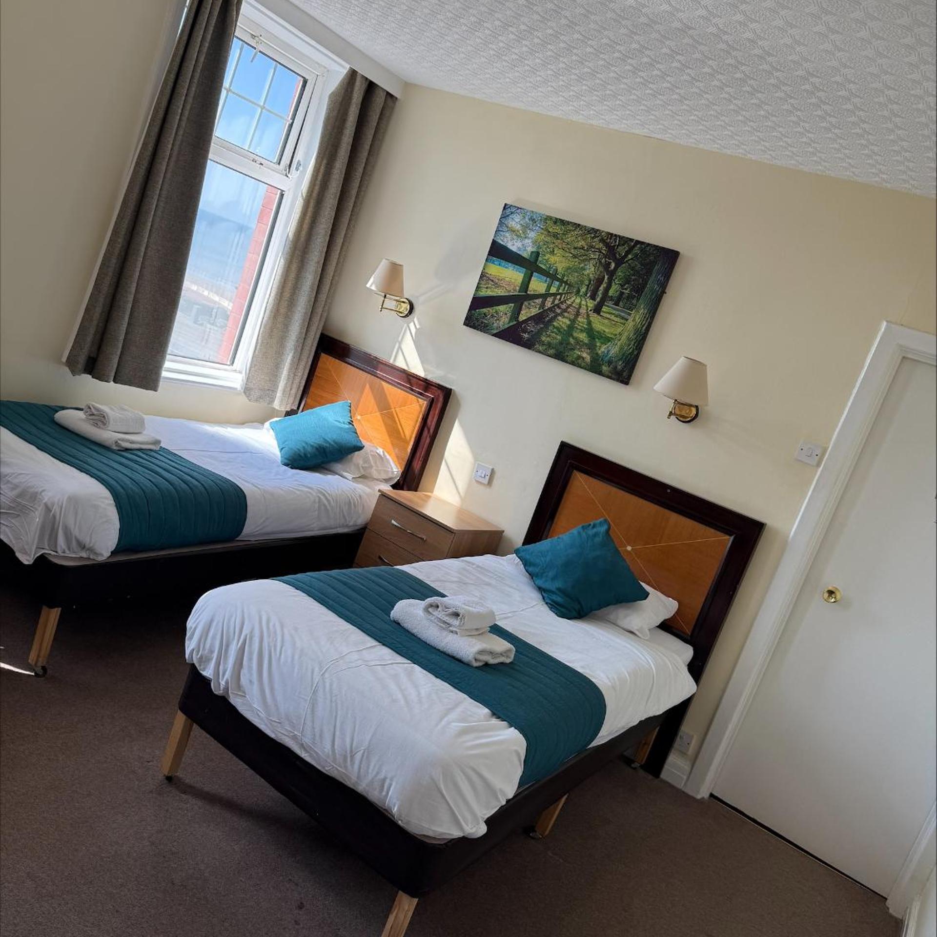 ROOM, TWIN BEDS