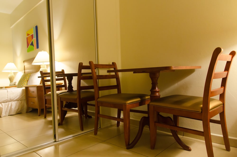 Alicia's Inn 39/47