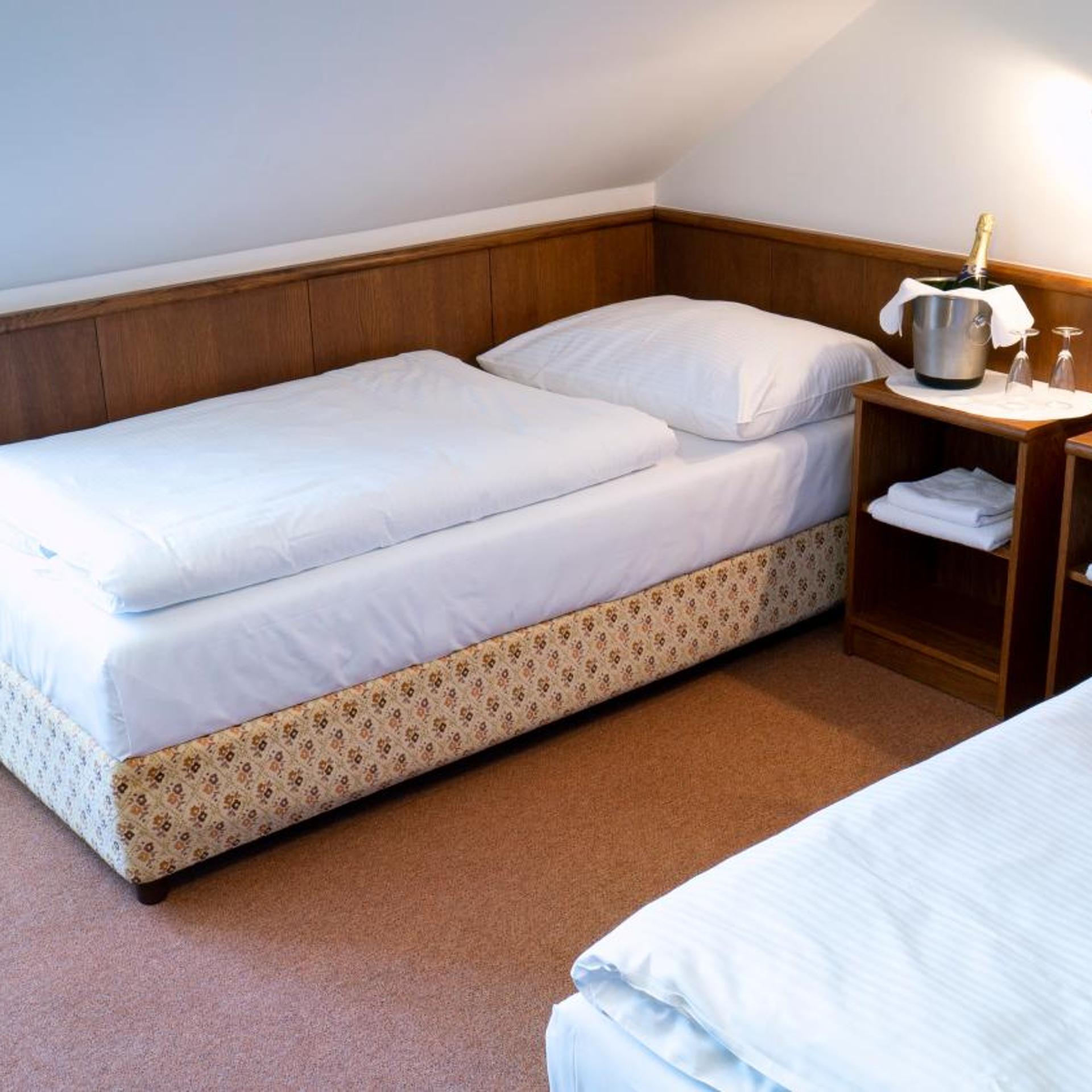 Floret Hotel 12/50