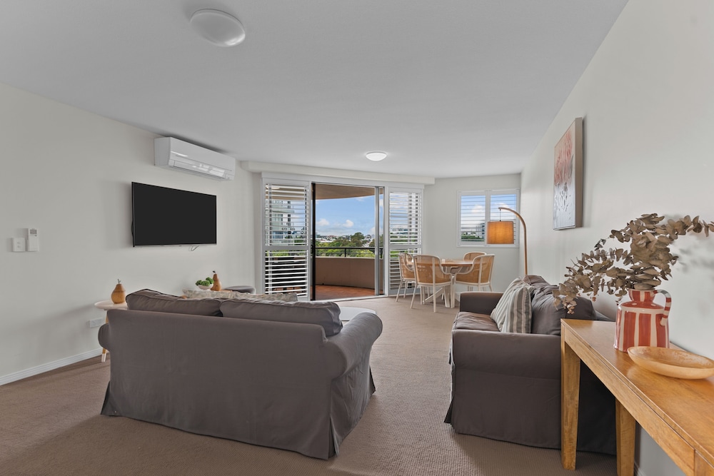 The Oasis Apartments 21/66