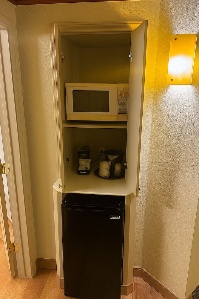 La Quinta Inn & Suites by Wyndham Atlanta Ballpark/Galleria 33/64