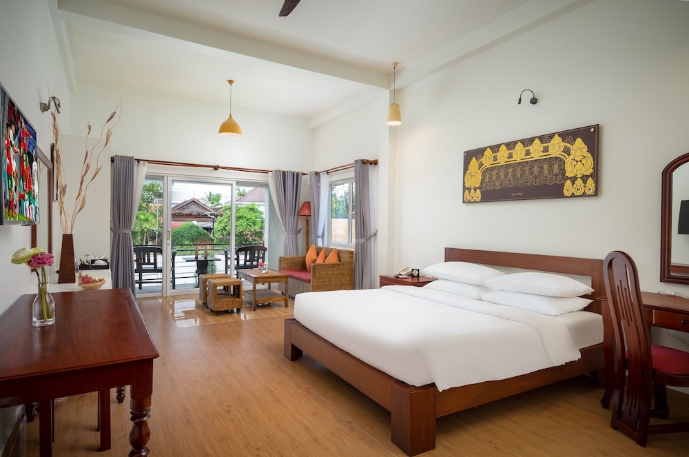PREMIER, VILLA, KING BED, POOL VIEW, BALCONY