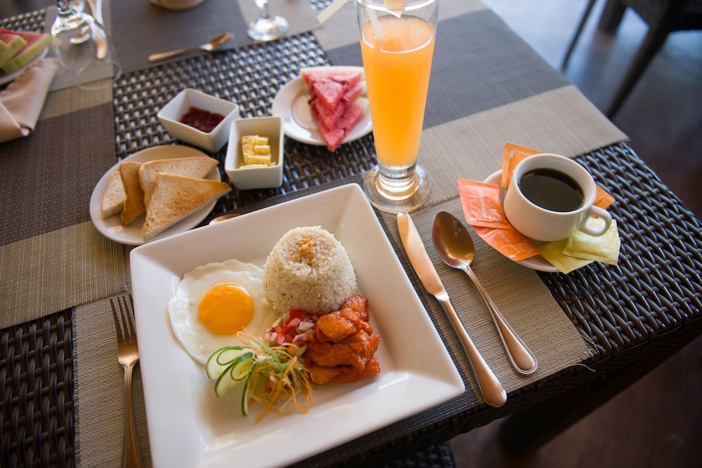 Holiday Suites Hotel Amp Resort 37/50