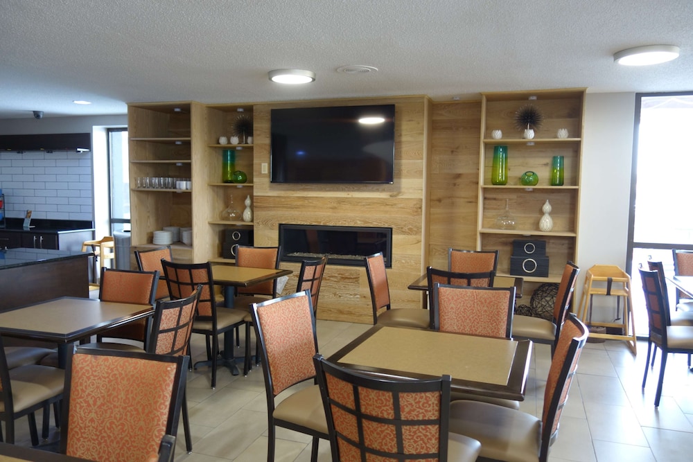 Country Inn & Suites by Radisson Indianapolis East 32/42