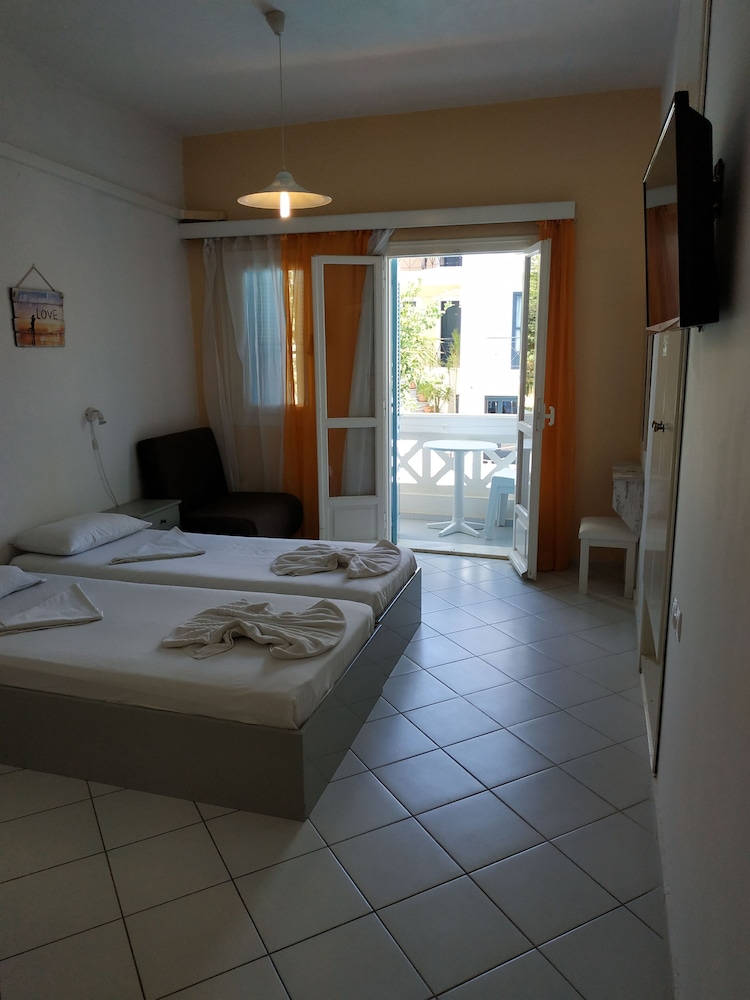 Renia Hotel 18/60