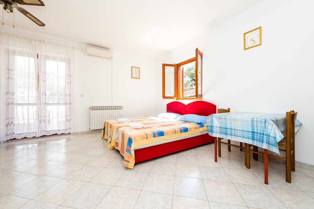 VILLA VALJALO 9/50