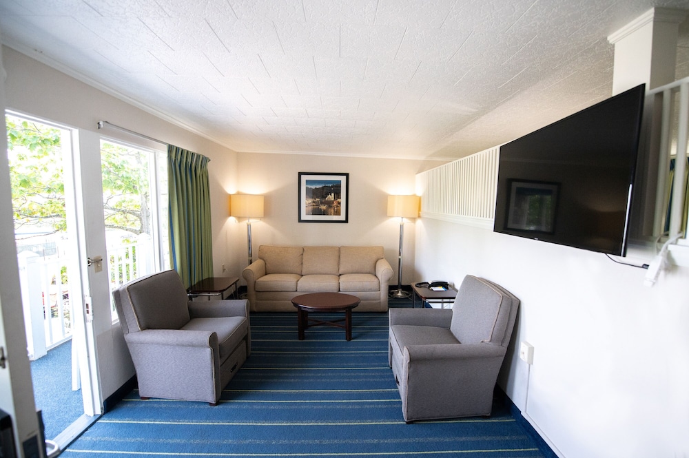 Days Inn by Wyndham Bar Harbor 39/53
