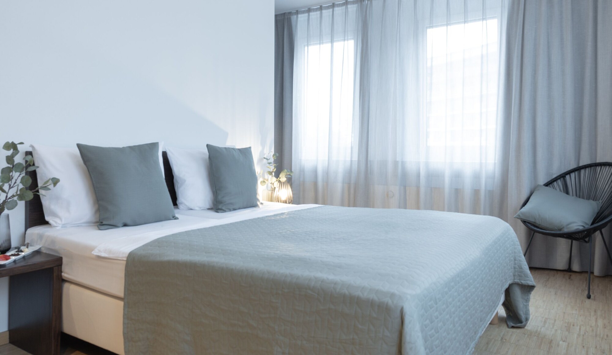 DELUXE, QUEEN BED