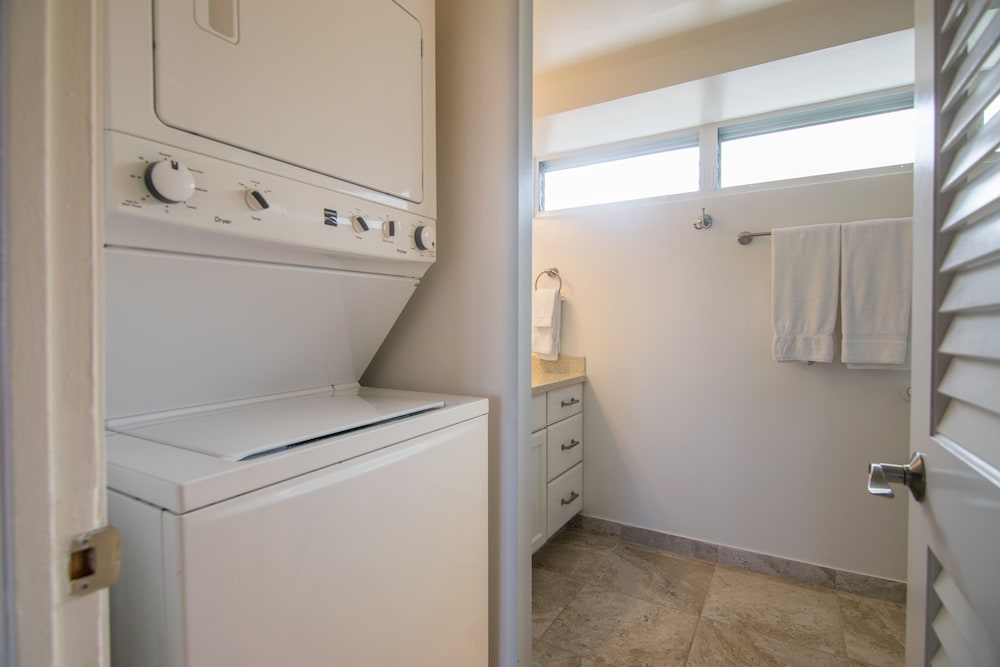 2 Bedrooms, Condo, King and Twin Beds, Ocean View, 2 Bathrooms, Sofa، Waikiki Shore by OUTRIGGER 6/6
