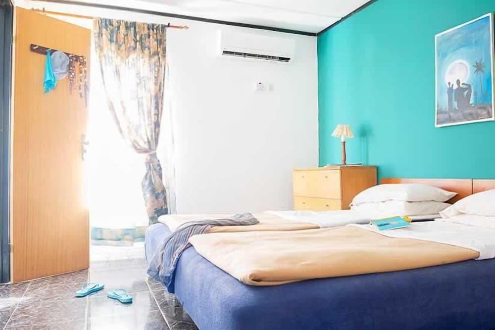 Bungalow Beach Hotel 20/58