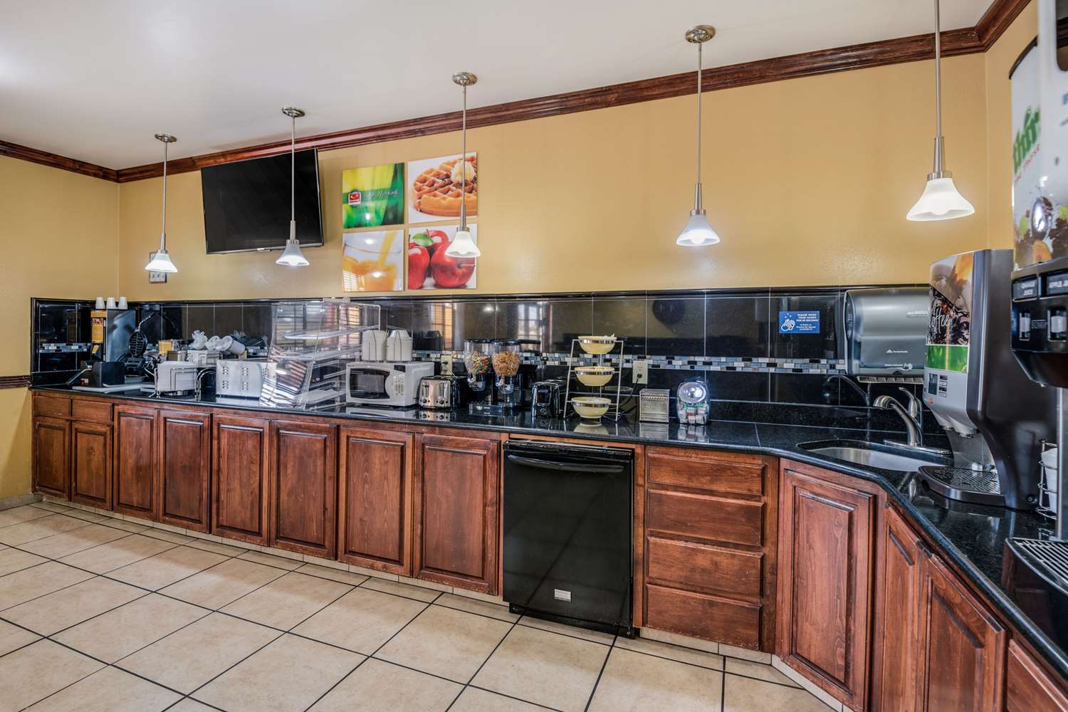 Econo Lodge Lubbock I-27 17/20