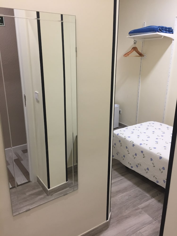 JQC Rooms 11/33