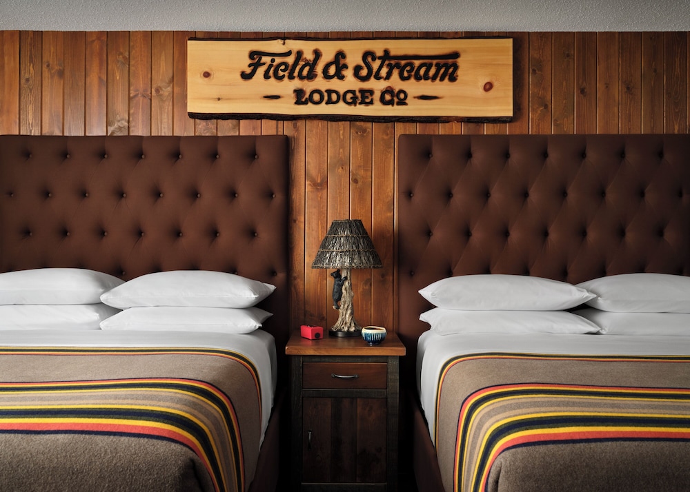 Field & Stream Lodge Bozeman 19/53