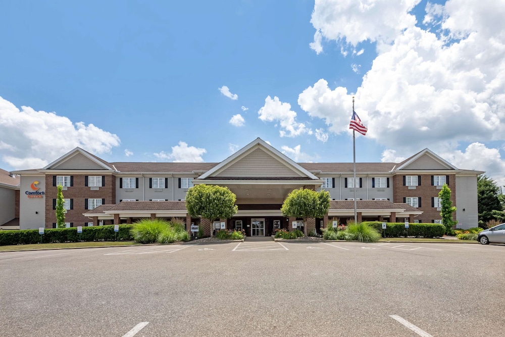 Comfort Suites Hotel and Conference Center, Berlin OH 1/36