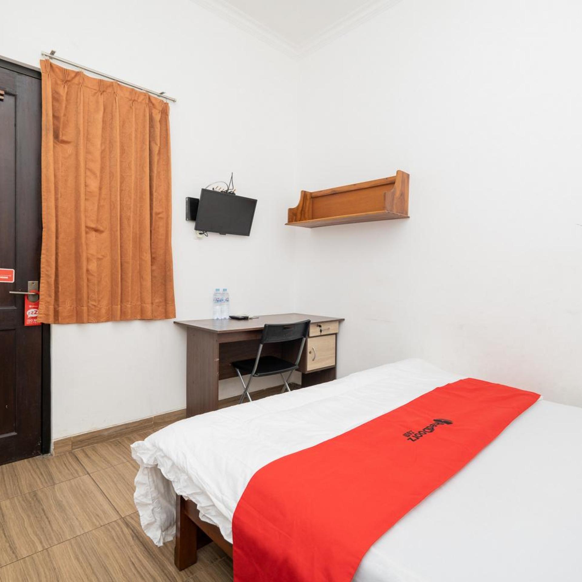 OYO Flagship 90524 Holistay Surabaya New 19/33
