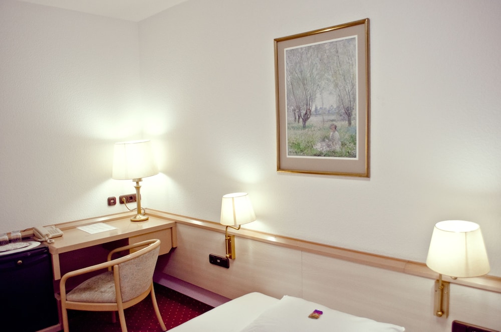 Adler Hotel Frankfurt 50/50