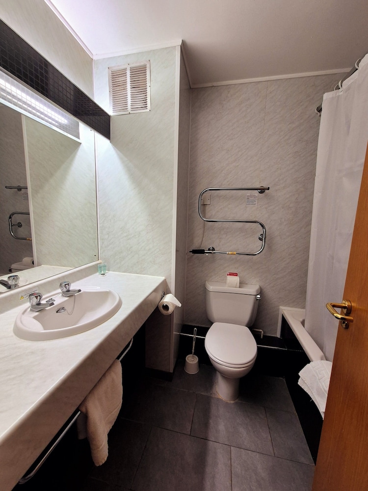 OYO Supreme Inns Boston 56/60