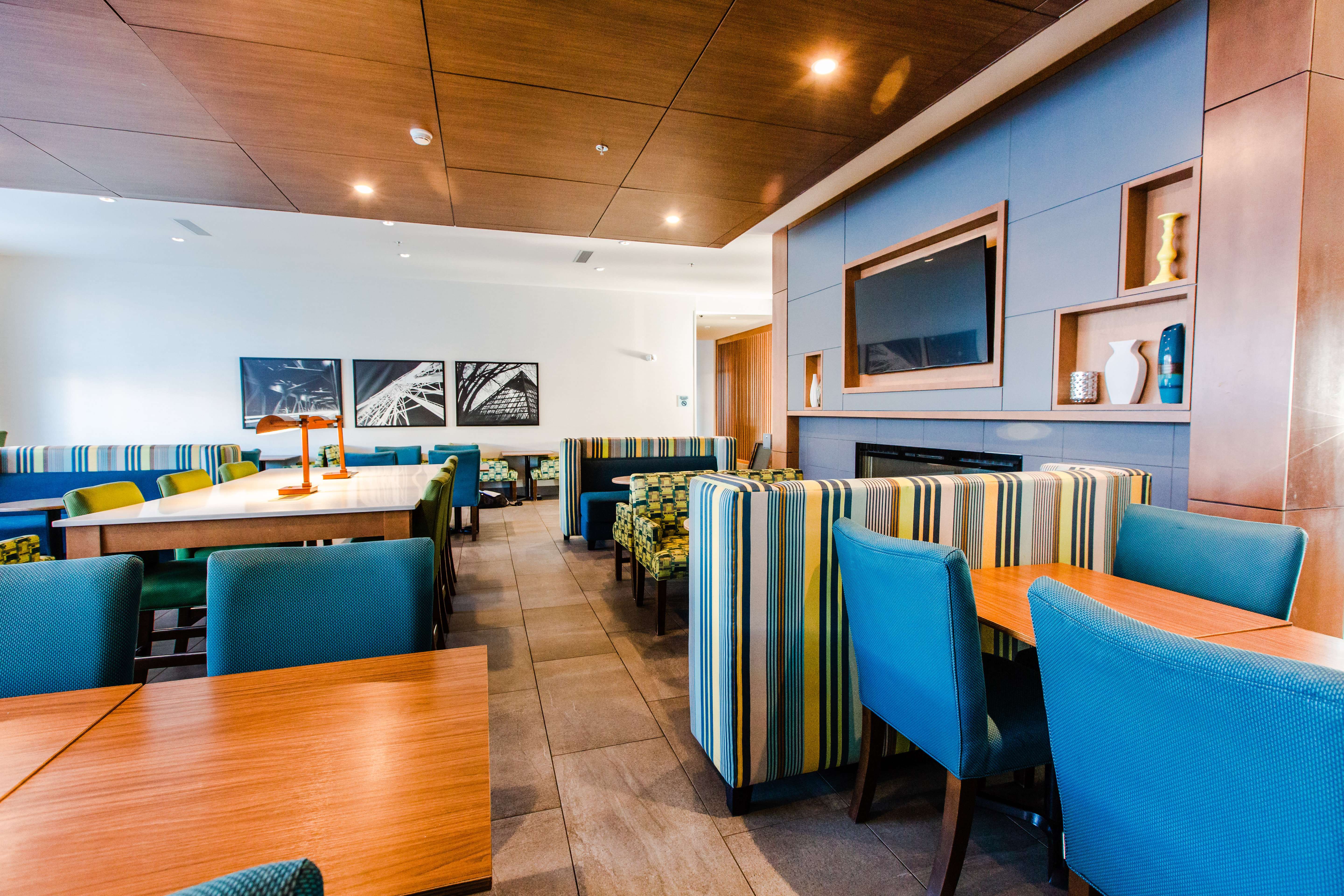 HOLIDAY INN EXPRESS & SUITES WEST EDMONTON-MALL AREA 60/73