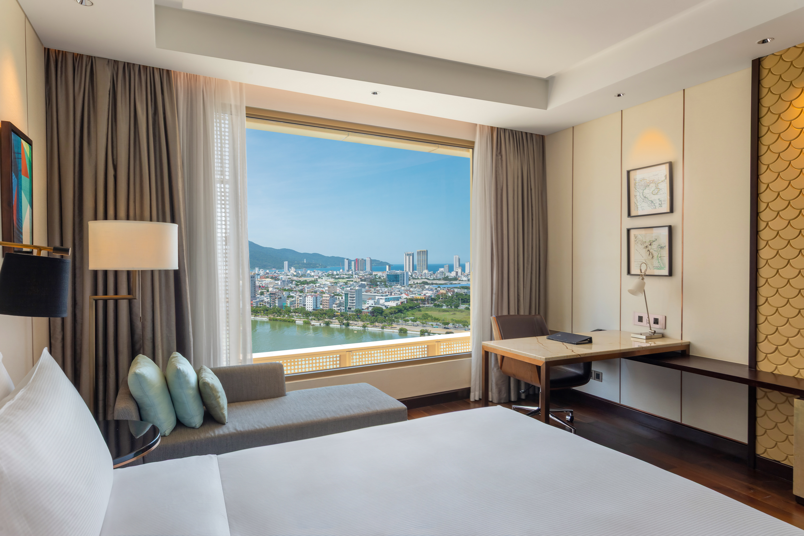 GUEST ROOM, KING BED, OCEAN VIEW
