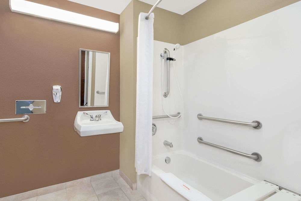 Microtel Inn Suites By Wyndham Sidney 6/25