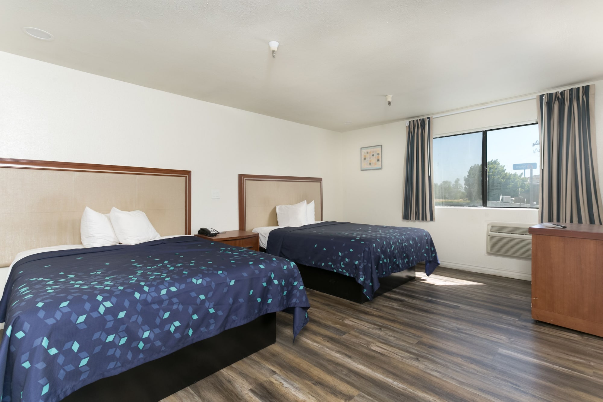 Room, Single, 2 Queen Beds