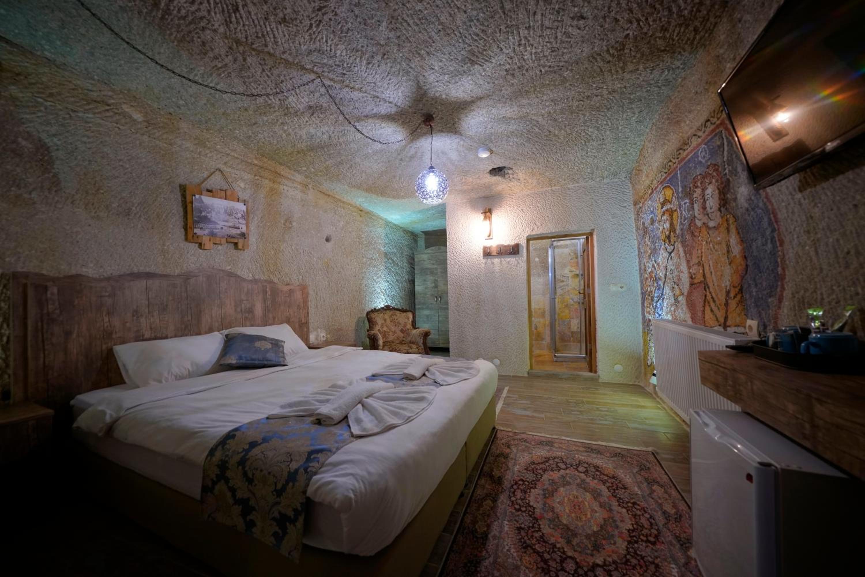 Cave, Deluxe, Double Bed