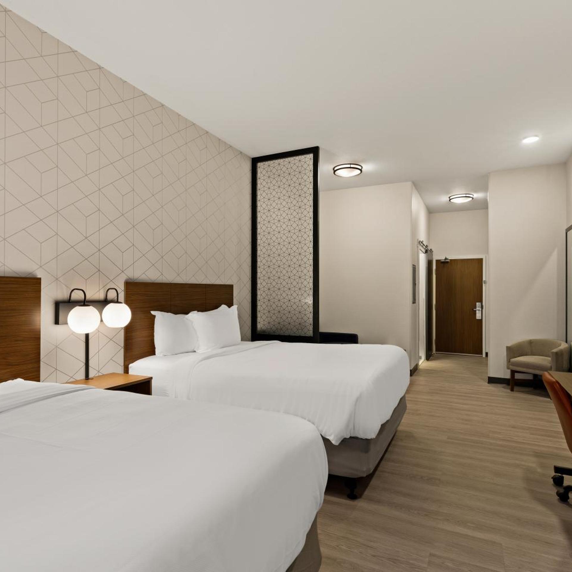 جناح بسريرين كوين بحوض استحمام لذوي الإعاقة، Everhome Suites Brownsville 8/10
