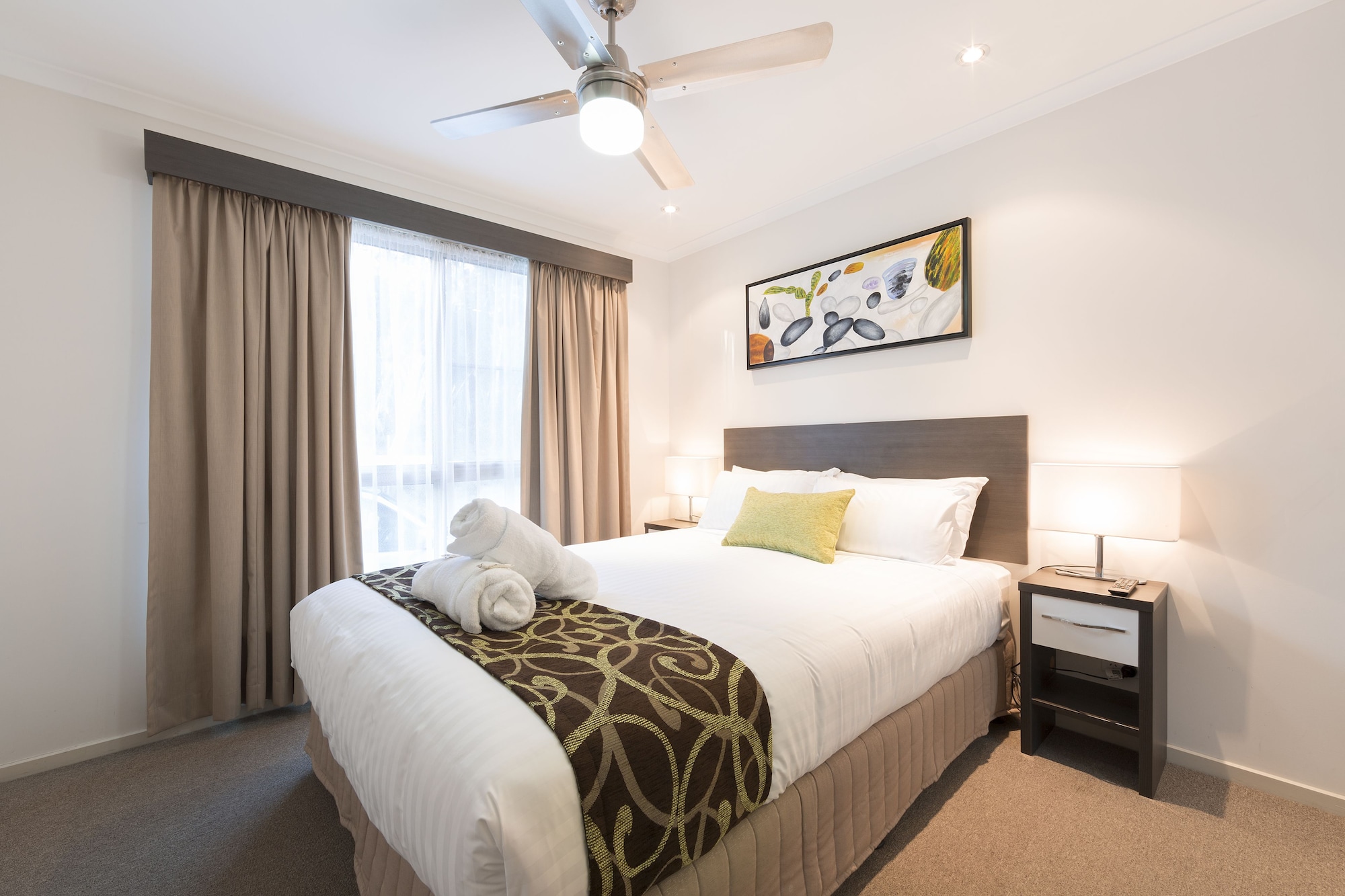 2 BEDROOMS, PARK, VILLA