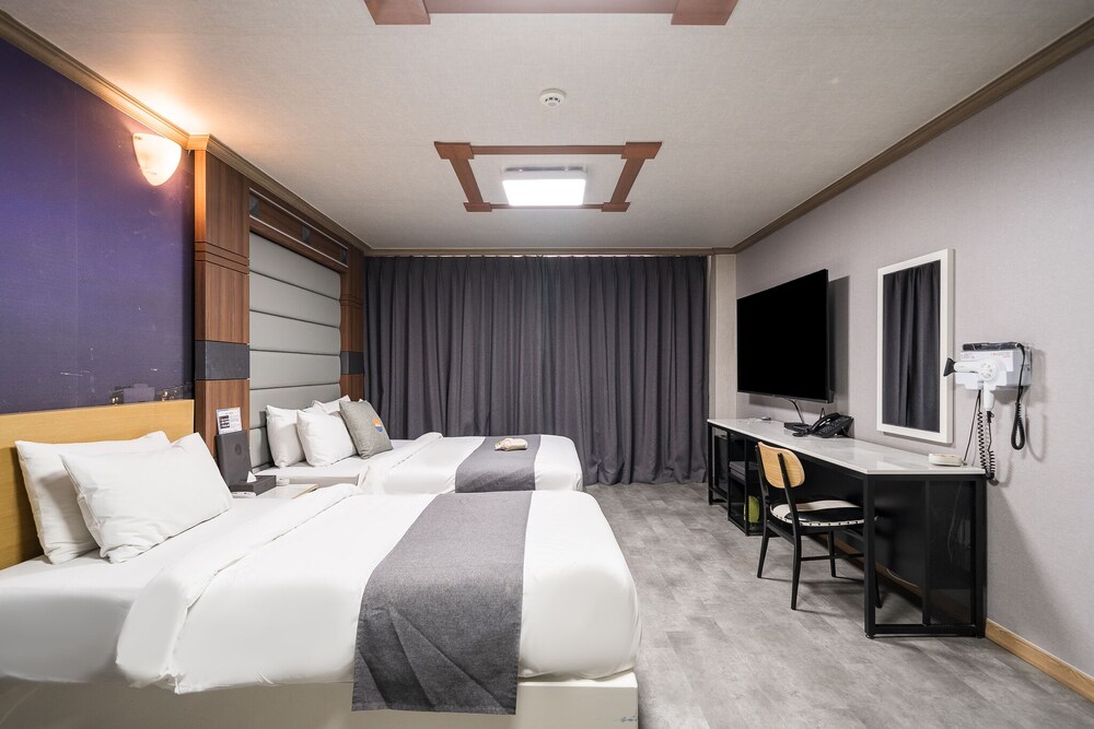 Ritz Motel & Pension 12/71