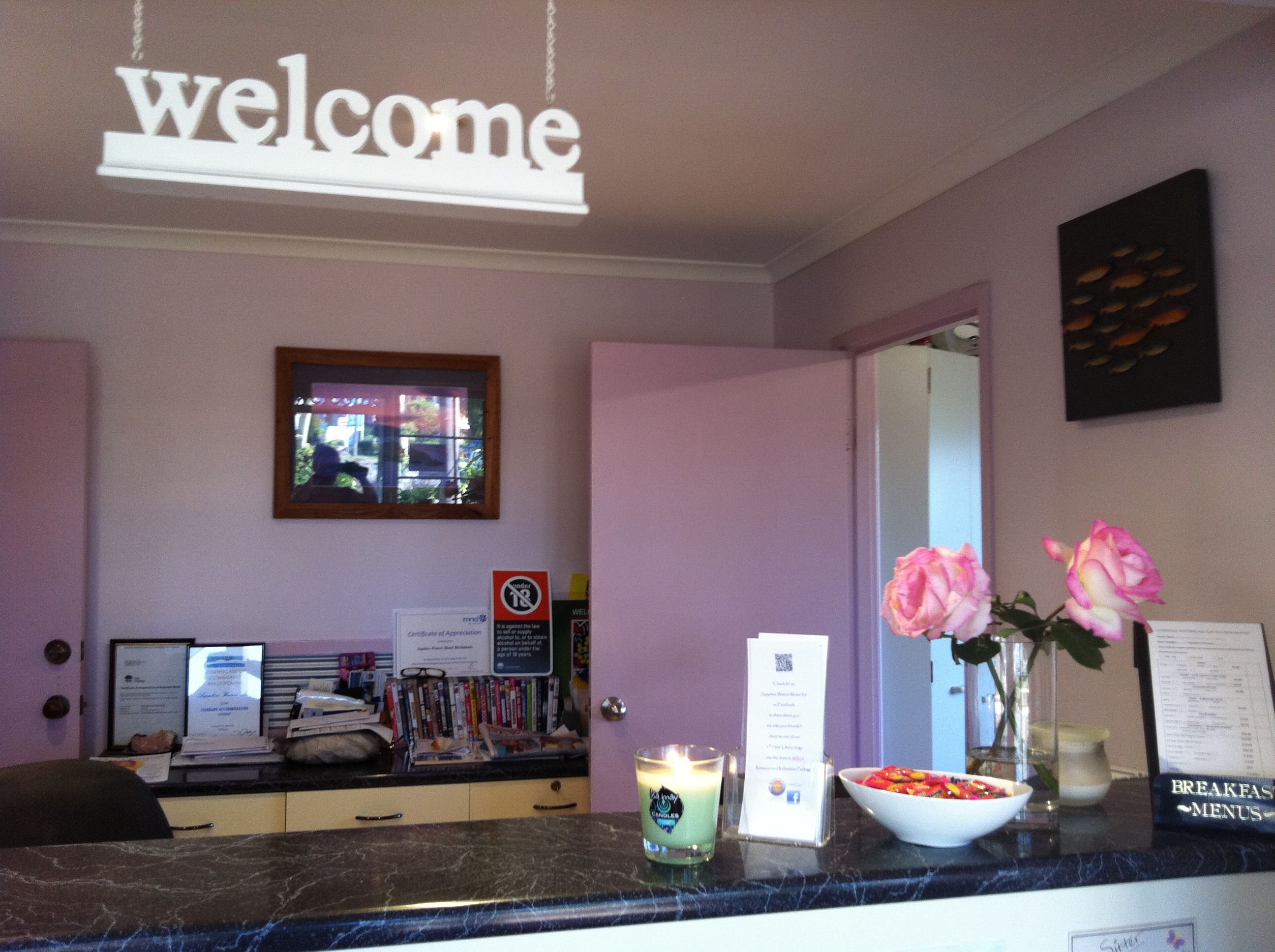 SAPPHIRE WATERS MOTOR INN 2/4