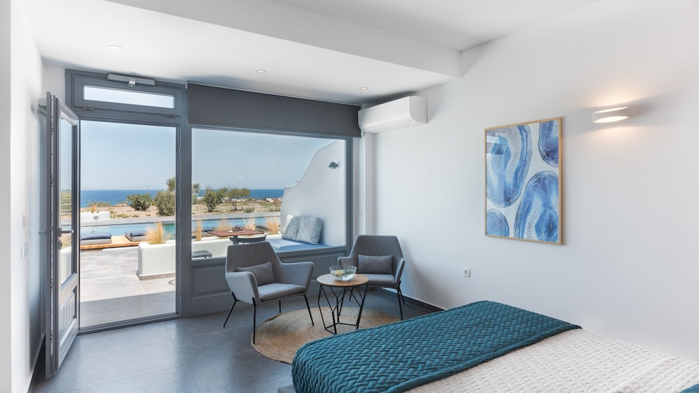 Volcanic Arc Santorini Suites 46/59