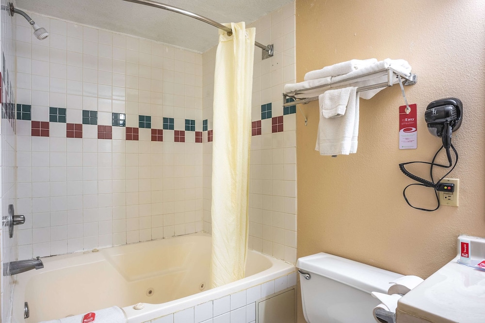 Econo Lodge Princeton 26/43