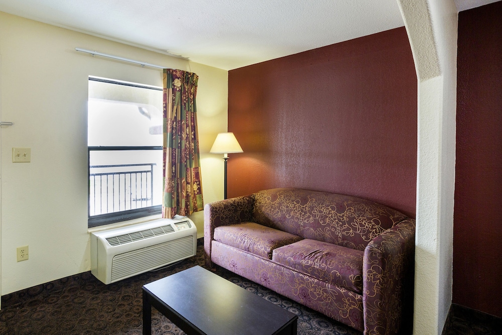 OYO Hotel LSU 42/70