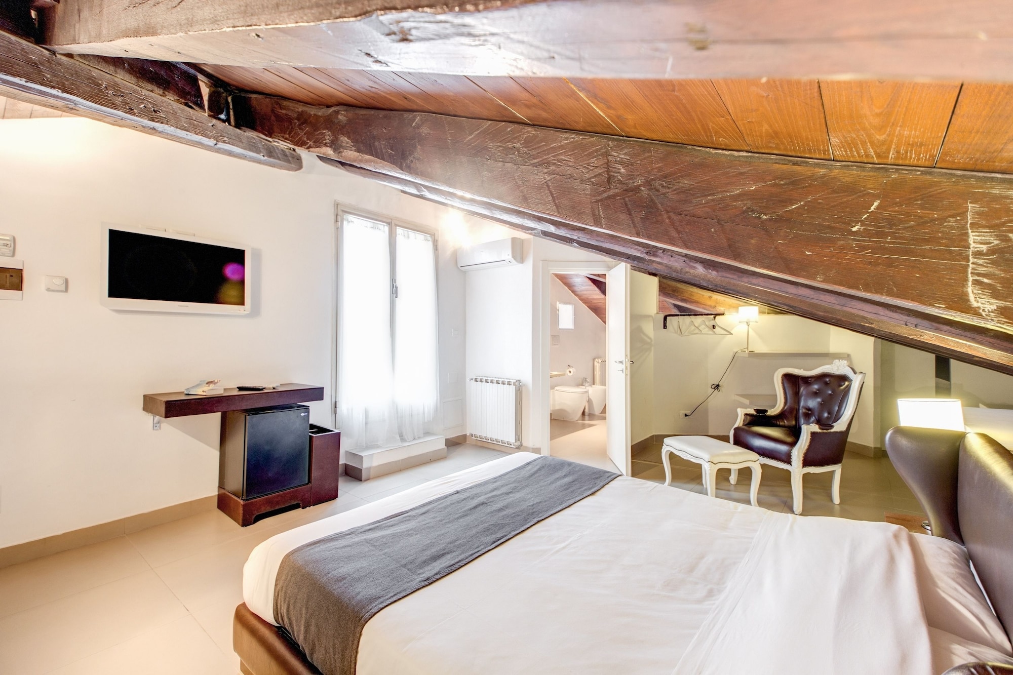 DELUXE, DOUBLE BED, HOT TUB