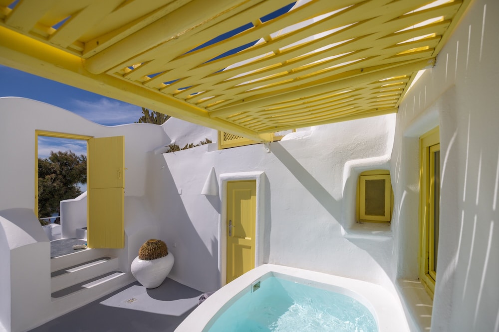 DREAMS LUXURY SUITES 25/50