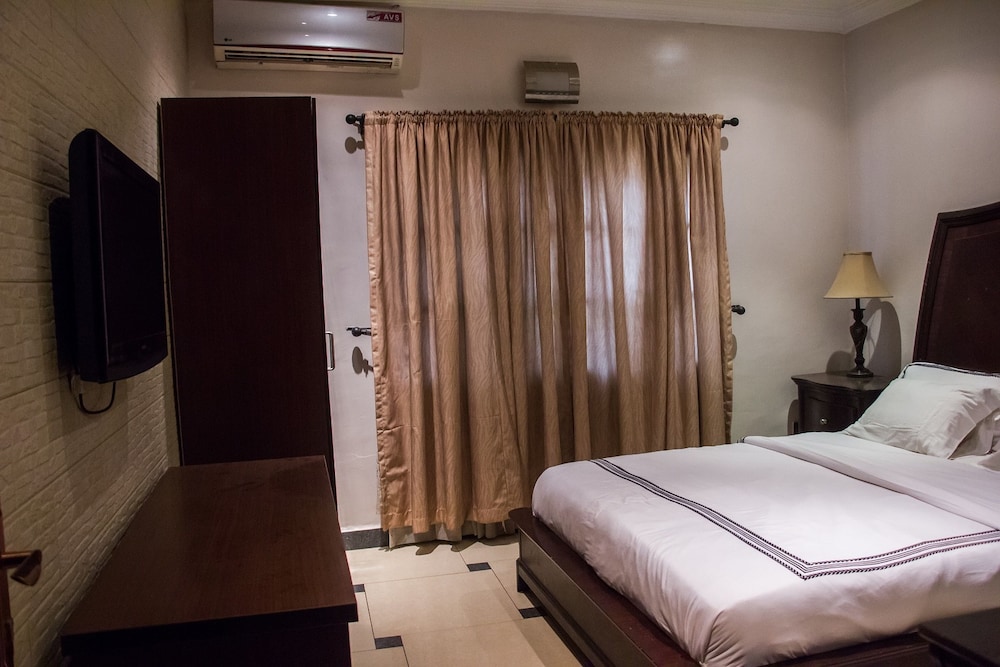 جناح جونيور بسرير كوين وسريرين منفصلين، Tivoli Residence & Bar 3/8