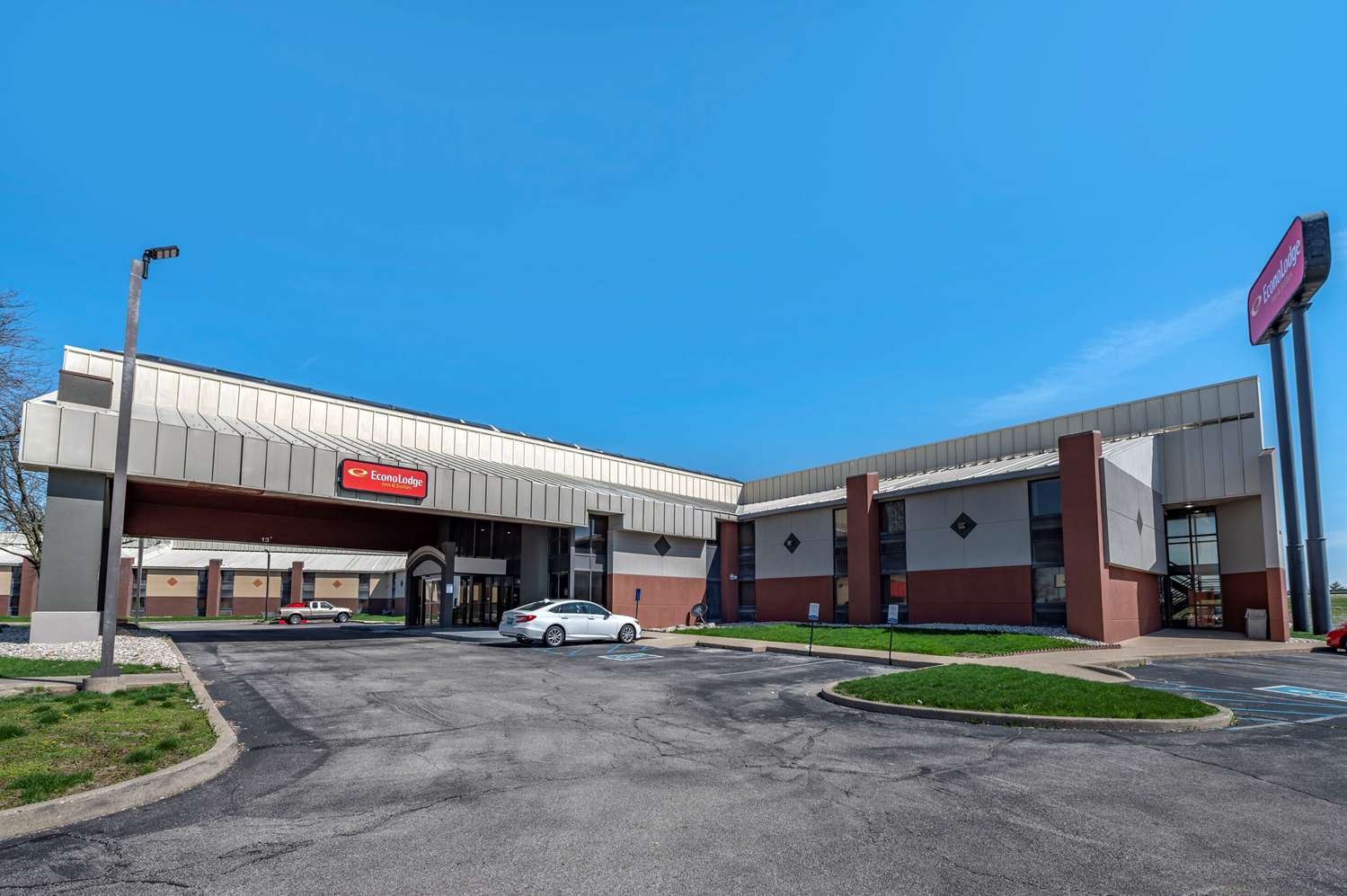 Econo Lodge Lafayette 56/57